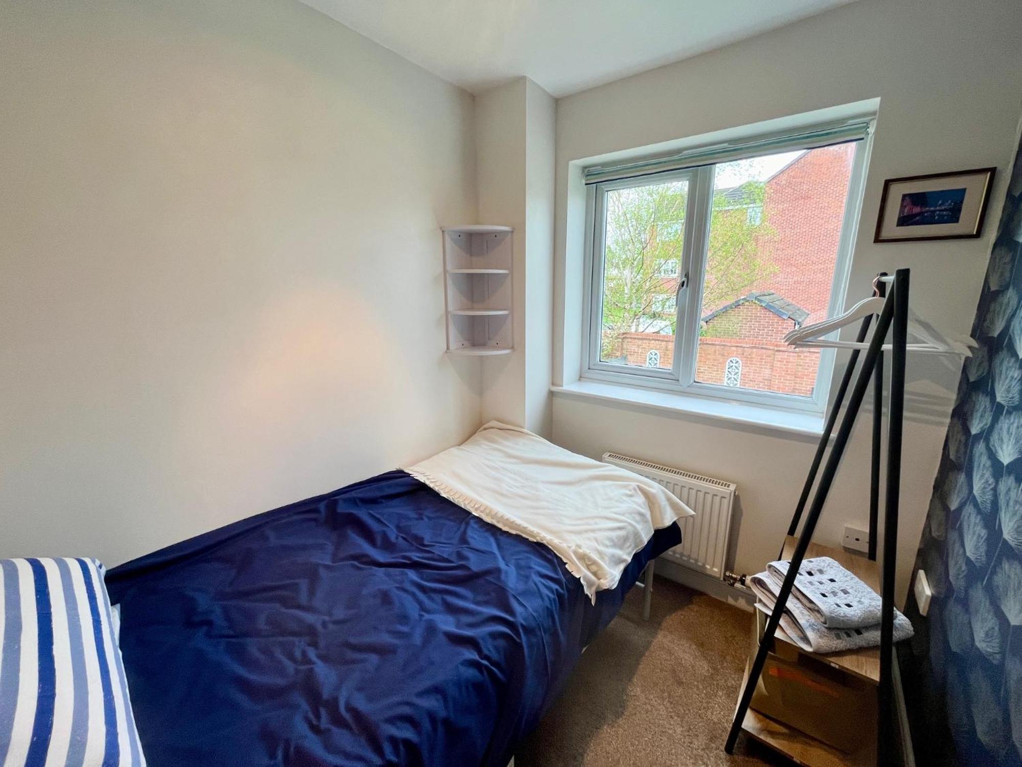 In Our Liverpool Home Sleeps 5 In 2 Double & 1 Single Bedrooms Exterior photo